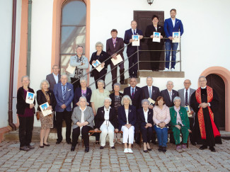 Das Gruppenbild der Altensittenbacher Jubelkonfirmanden