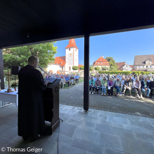 Gottesdienst am Kirchhof